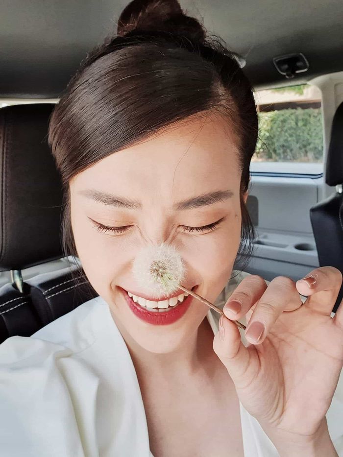 Ảnh hot sao Việt: H'Hen Niê quên nội y