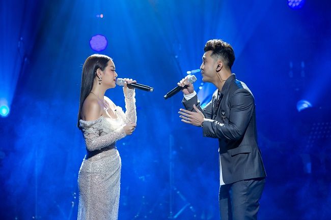 Phạm Quỳnh Anh hội ngộ chồng cũ, tổ chức Trung thu cho 2 công chúa nhỏ