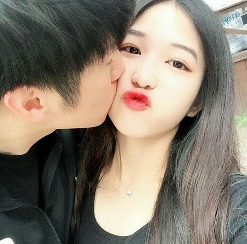 Phụ nữ được hôn thường xuyên có thể giảm cân nhanh hơn