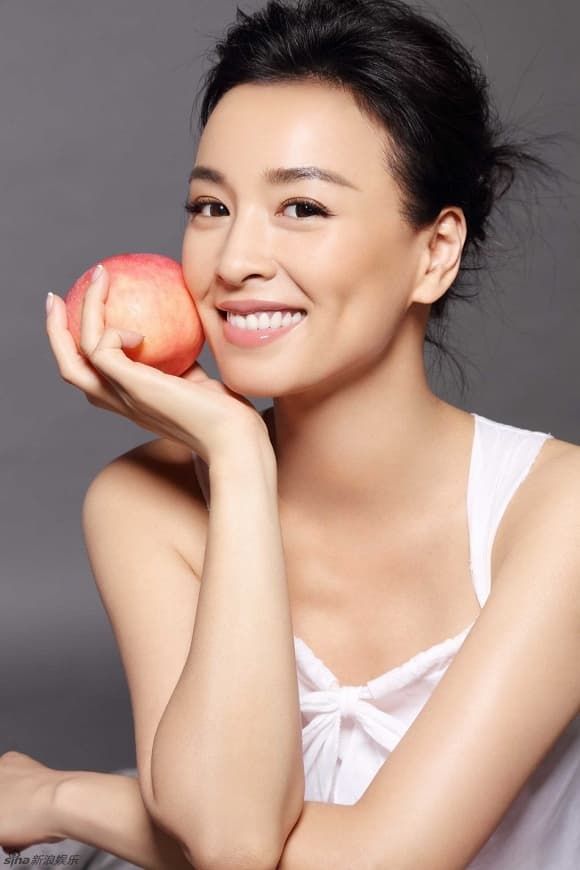 Quá khứ khổ tứ bề: Phạm Gia chỉ uống nước lọc, Bá Chi phục vụ bàn