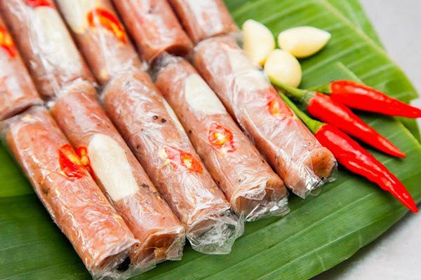 Người phụ nữ bị sán lá gan phủ kín chân, vùng nhạy cảm vì ăn cá sống