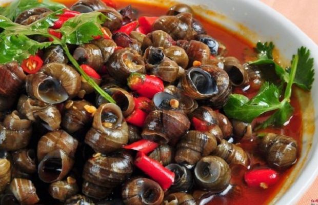 Người phụ nữ bị sán lá gan phủ kín chân, vùng nhạy cảm vì ăn cá sống