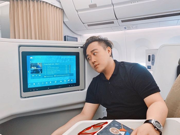 Sao nam Vbiz đọ mặt mộc: Sơn Tùng, Noo Phước Thịnh đẹp không tì vết