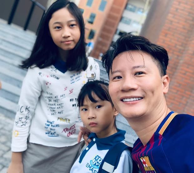Sao Việt đưa con đến trường nhập học ngày đầu năm