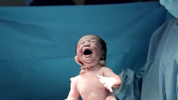 Sau 2 tuần sinh con gái, Lê Phương chính thức công khai mặt công chúa