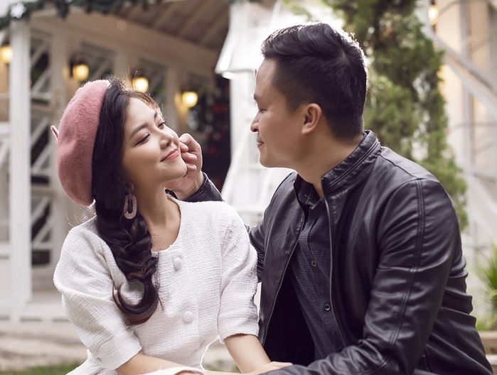 Sau 8 năm, ca sĩ Thanh Ngọc và ông xã đón heo vàng đúng lễ Trung thu