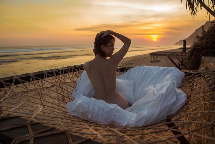 Bị chê khoe ảnh bikini lại nhờ photoshop, Ngọc Trinh đáp trả nhẹ nhàng
