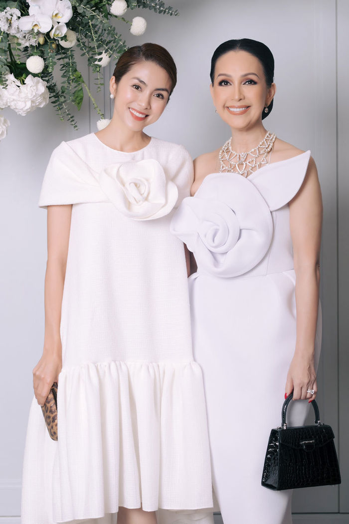 Sau nhẫn kim cương bạc tỷ, Diễm My được chồng tổ chức tiệc kỷ niệm