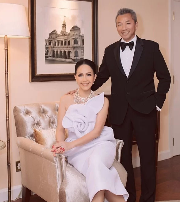 Sau nhẫn kim cương bạc tỷ, Diễm My được chồng tổ chức tiệc kỷ niệm