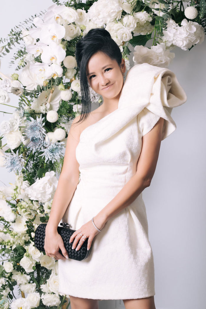 Sau nhẫn kim cương bạc tỷ, Diễm My được chồng tổ chức tiệc kỷ niệm