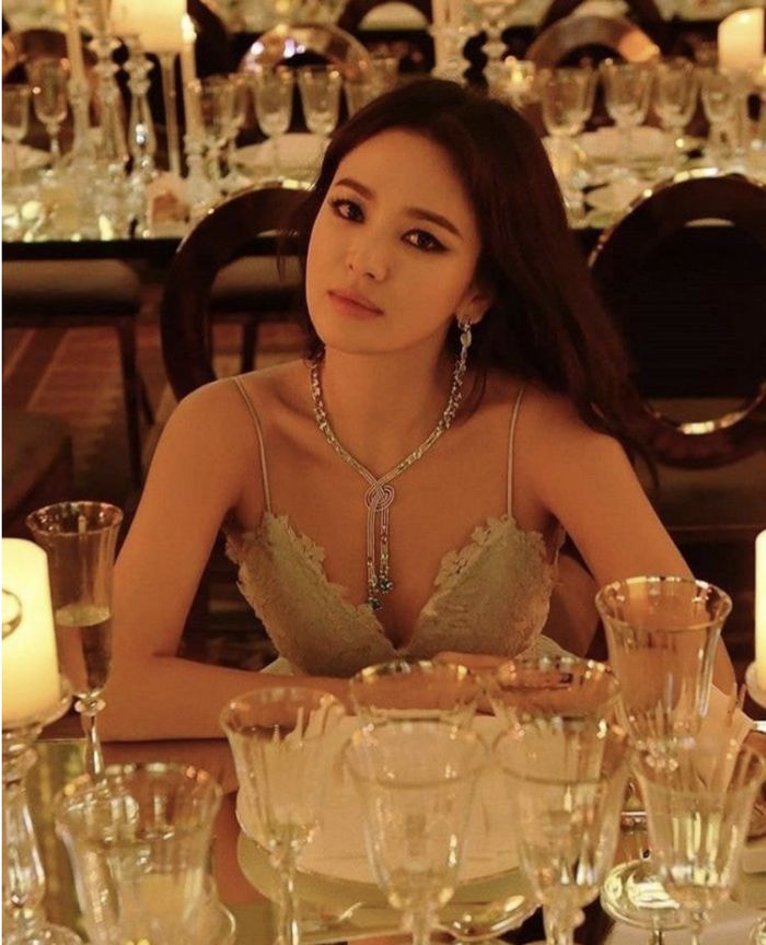 Không còn nổi loạn, Song Hye Kyo quay về với hình tượng thanh lịch