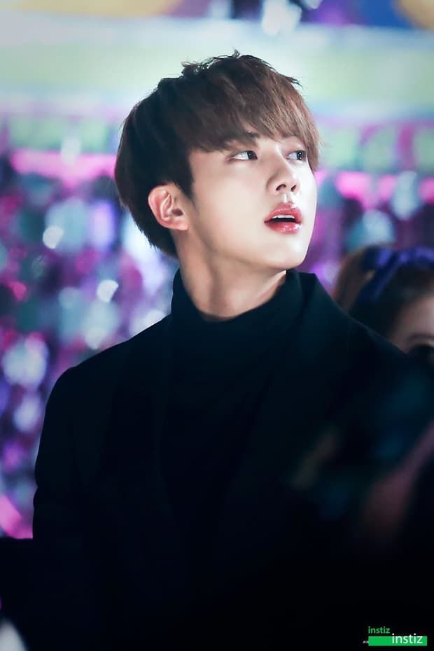 Sehun (EXO), Jin (BTS) từng được tuyển chọn trên đường vì ... quá đẹp