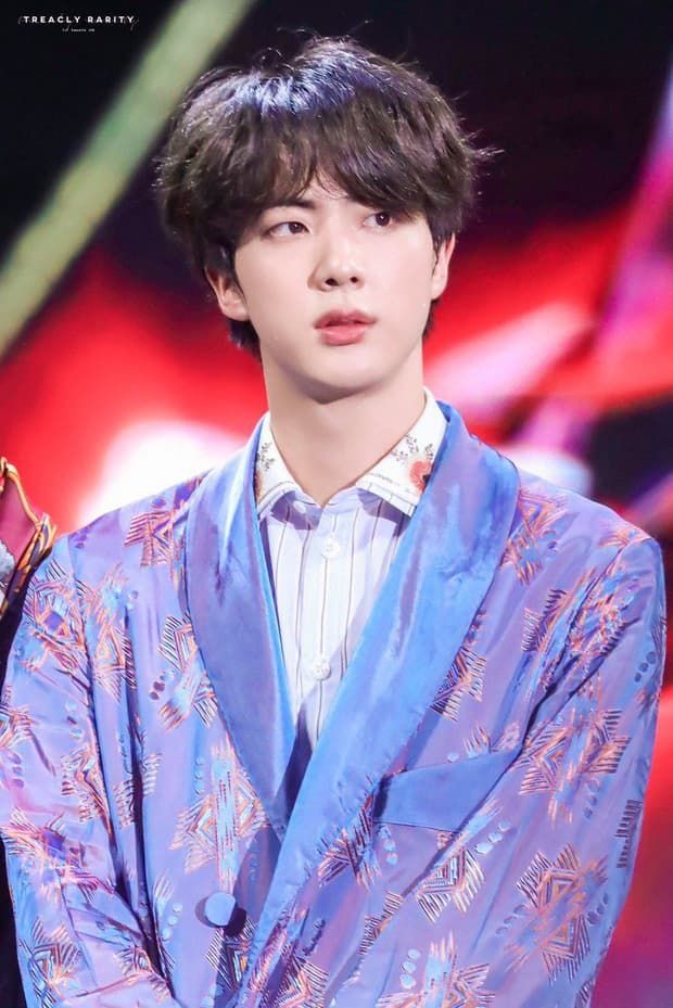 Sehun (EXO), Jin (BTS) từng được tuyển chọn trên đường vì ... quá đẹp