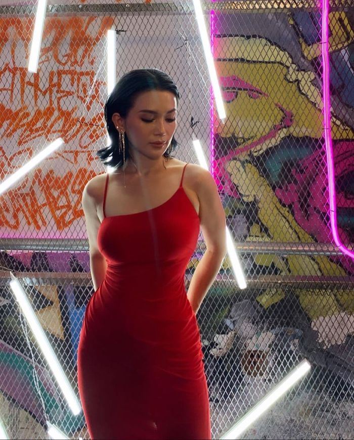 Sĩ Thanh dù bé hạt tiêu nhưng rất chuộng phong cách sexy, gợi cảm