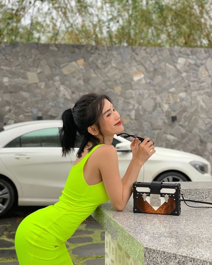 Sĩ Thanh dù bé hạt tiêu nhưng rất chuộng phong cách sexy, gợi cảm