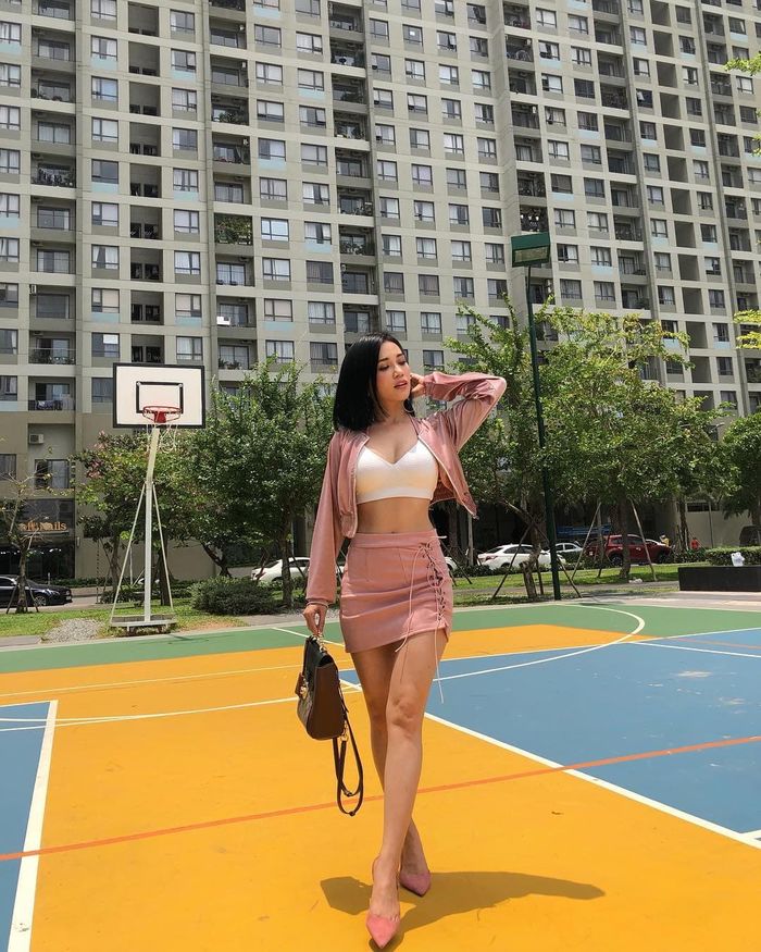 Sĩ Thanh dù bé hạt tiêu nhưng rất chuộng phong cách sexy, gợi cảm