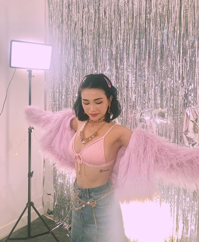 Sĩ Thanh dù bé hạt tiêu nhưng rất chuộng phong cách sexy, gợi cảm
