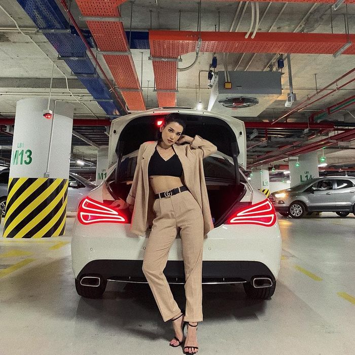 Sĩ Thanh dù bé hạt tiêu nhưng rất chuộng phong cách sexy, gợi cảm
