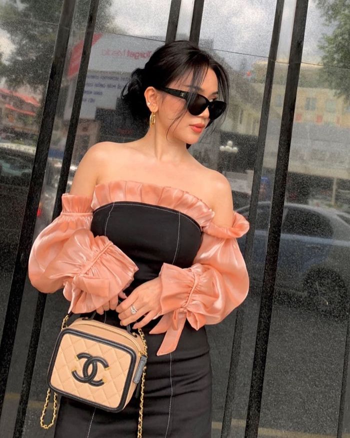 Sĩ Thanh dù bé hạt tiêu nhưng rất chuộng phong cách sexy, gợi cảm