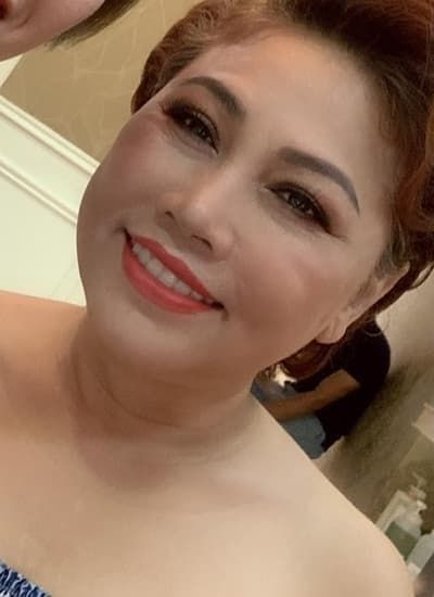 Ảnh hậu trường của Siu Black gây sốt vì họa mi mặc váy cúp ngực sexy