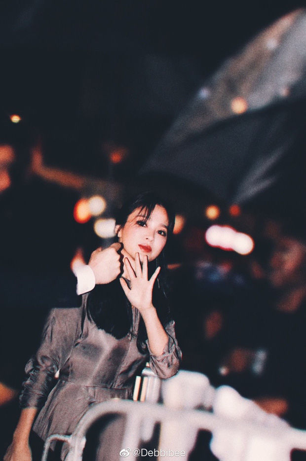 Song Hye Kyo bị phát hiện xem hình của Song Joong Ki