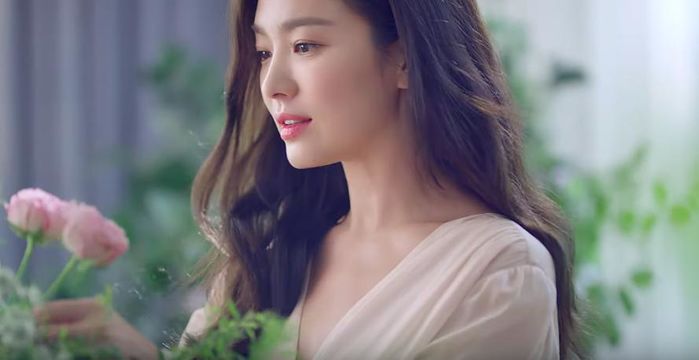 Song Hye Kyo khoe nhan sắc xinh xuất thần: Phụ nữ đúng là đẹp nhất khi