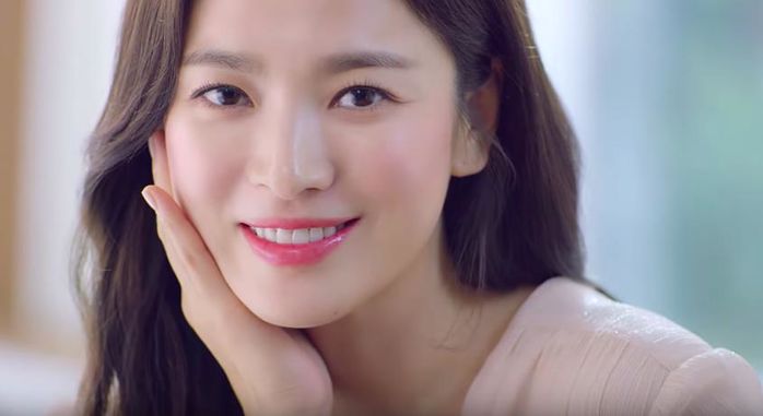 Song Hye Kyo khoe nhan sắc xinh xuất thần: Phụ nữ đúng là đẹp nhất khi