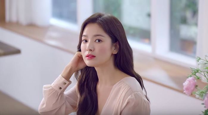Song Hye Kyo khoe nhan sắc xinh xuất thần: Phụ nữ đúng là đẹp nhất khi