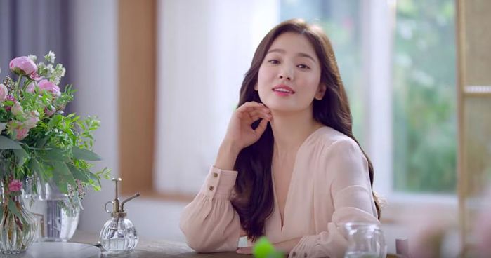 Song Hye Kyo khoe nhan sắc xinh xuất thần: Phụ nữ đúng là đẹp nhất khi