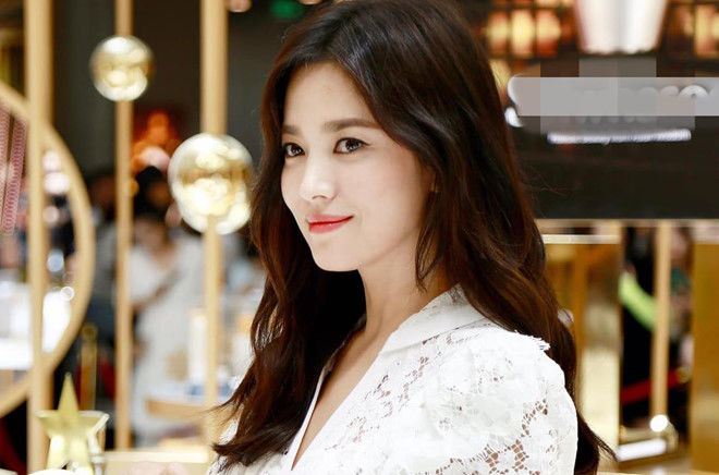 Song Hye Kyo khoe nhan sắc xinh xuất thần: Phụ nữ đúng là đẹp nhất khi