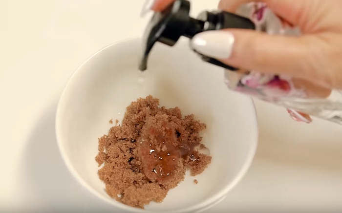 Tẩy tế bào chết cho da đầu và Phục hồi tóc hư tổn cùng Sĩ Thanh