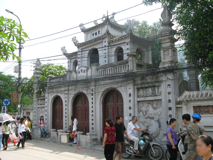 Thanh niên đi chùa Hà về có người yêu, nhưng từ thẳng thành cong