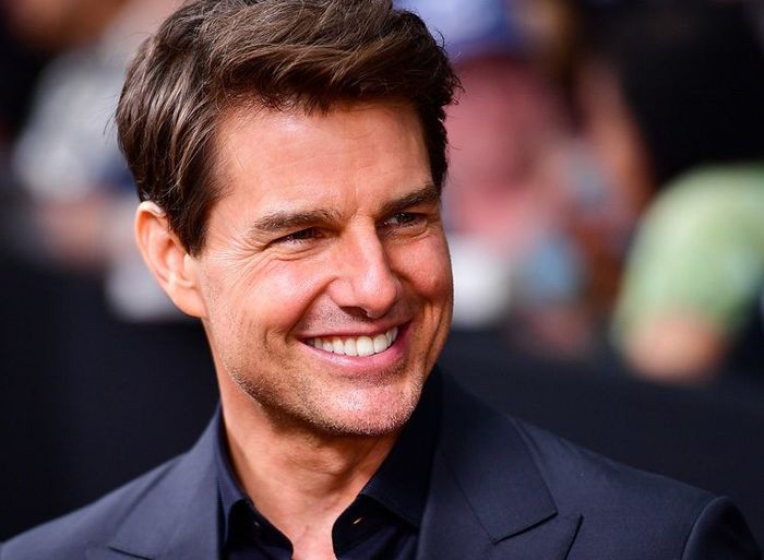 Thói quen kỳ quặc gây choáng của sao: Tom Cruise bôi phân chim lên mặt