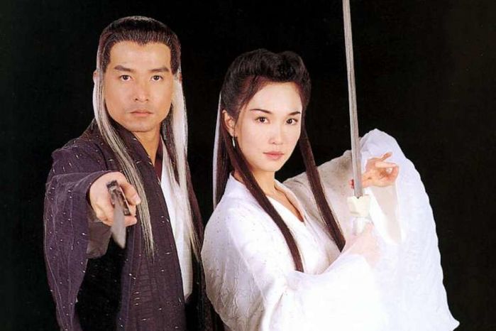 “Tiểu Long Nữ” Phạm Văn Phương “hack tuổi” khó tin, khoe chân dài nuột