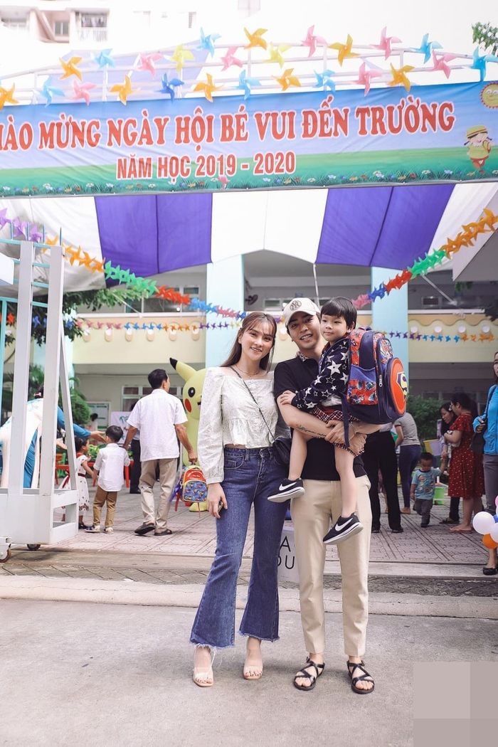 Sao Việt đưa con đến trường nhập học ngày đầu năm