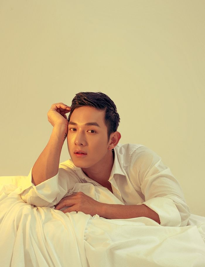 Song Luân trở lại đường đua VPOP với hình tượng soái ca sơ mi trắng