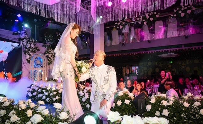Toàn cảnh lễ cưới sau 17 năm bên nhau của Lâm Chấn Khang và bạn gái