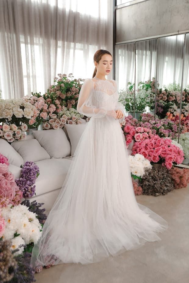 Trọn bộ ảnh kỉ niệm ngày cưới khoe sắc vóc đỉnh cao của Nhã Phương