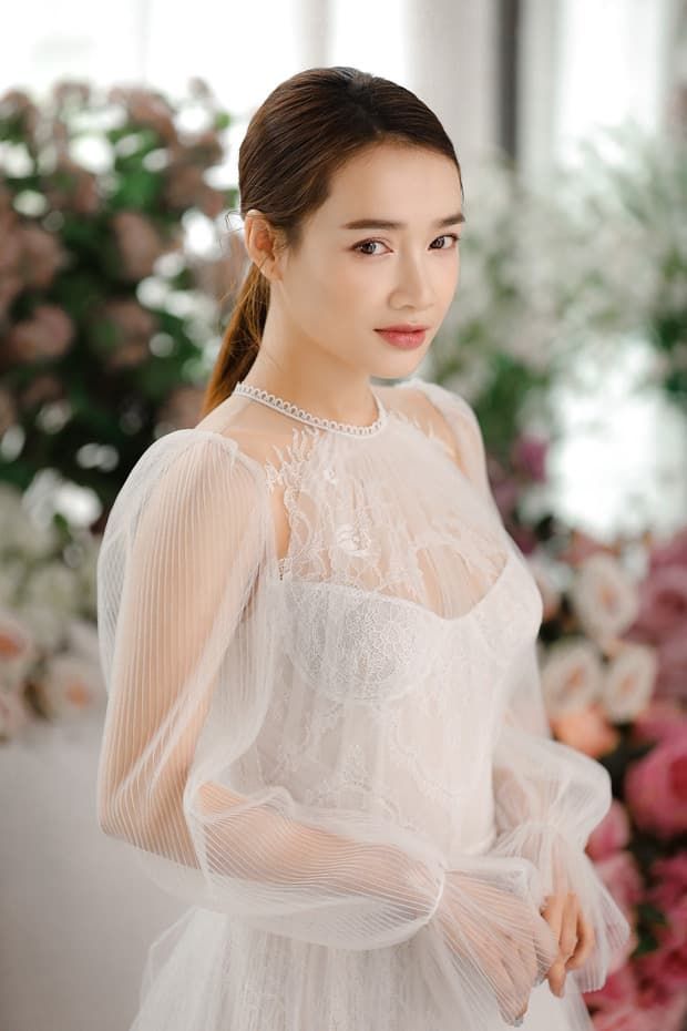 Trọn bộ ảnh kỉ niệm ngày cưới khoe sắc vóc đỉnh cao của Nhã Phương