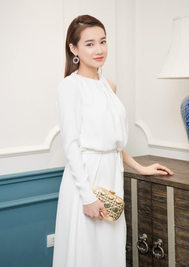 Trọn bộ ảnh kỉ niệm ngày cưới khoe sắc vóc đỉnh cao của Nhã Phương