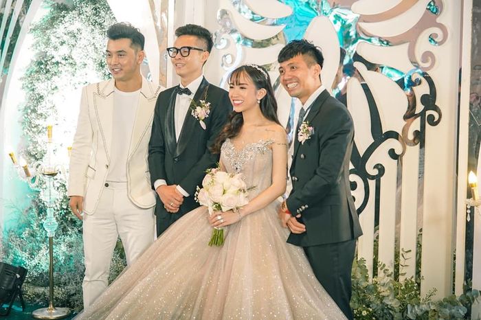 Trước khi là đại gia khét tiếng Minh Nhựa còn là 1 ông bố yêu con