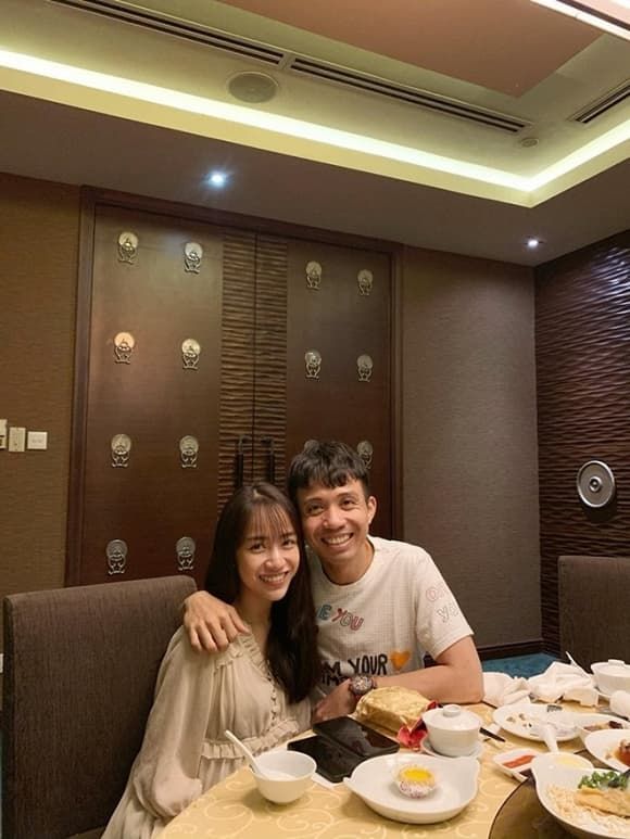Trước khi là đại gia khét tiếng Minh Nhựa còn là 1 ông bố yêu con
