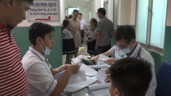 Uống trà sữa không rõ nguồn gốc: Hết tắc ruột lại đến suy đa tạng