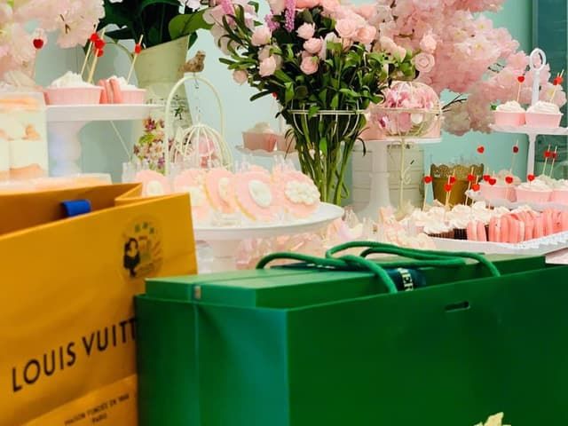 Vắng Lý Thần, sinh nhật Phạm Băng Băng vẫn ngập trong đồ hiệu từ fan