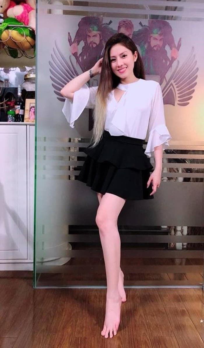 Vợ sắp cưới của ông hoàng miền Tây sở hữu phong cách siêu gợi cảm