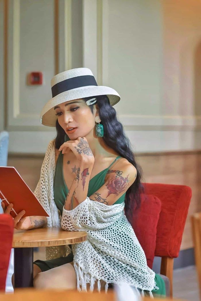 Ảnh hot sao Việt: Á hậu Thúy Vân bị chê mặc bikini như đồ lót