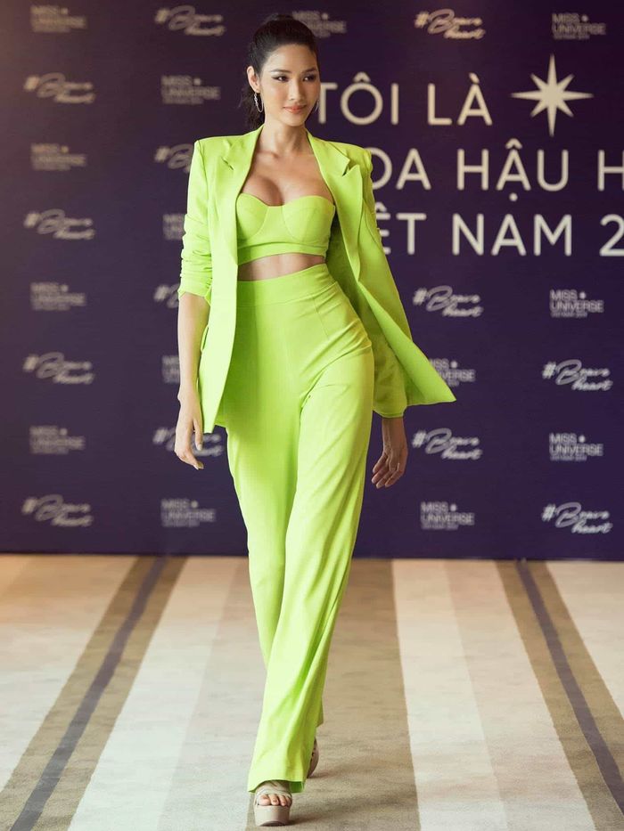 Ảnh hot sao Việt: Á hậu Thúy Vân bị chê mặc bikini như đồ lót