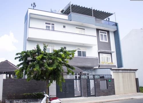 Bên trong biệt thự đắt giá - chốn đi về của NSƯT Kim Tử Long và vợ 3
