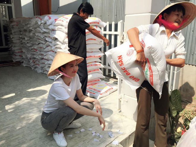 Ngọc Trinh: Trinh có gì thì Trinh khoe thôi, khoe thân, khoe của ...
