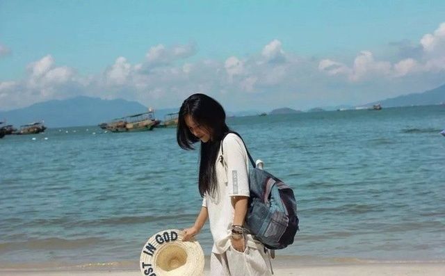 Bỏ mức lương 2000 USD ở phố thị, cô gái về quê trồng rau, nuôi cá